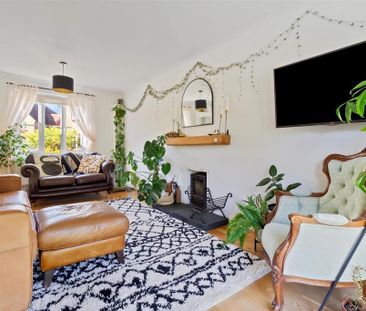 4 bedroom detached house to rent - Photo 3