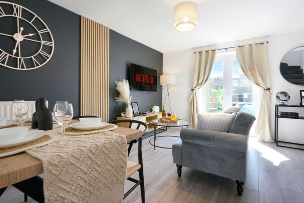 2 Bed Terraced House, Hutton Close, LU4 - Photo 1