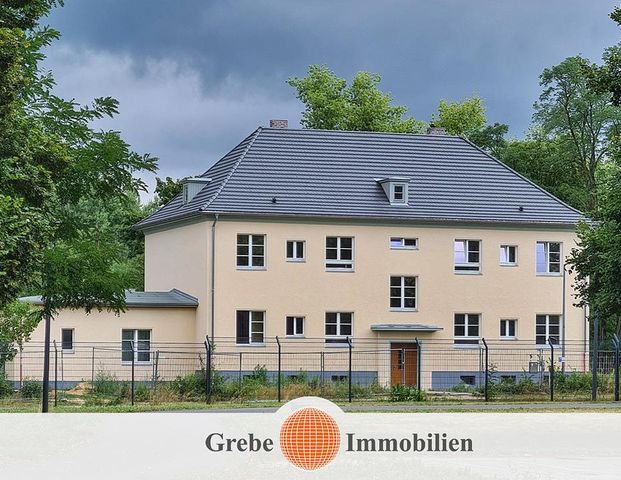 Erstbezug nach Komplettsanierung - parkähnliches Grundstück mit 3000 m² - letzte Wohnung - Photo 1