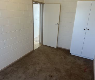 2-Bedroom Unit – Short Walk to Henley Beach - Photo 2