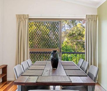 Spacious 4-Bedroom Family Home with a Separate Living Area - Photo 3