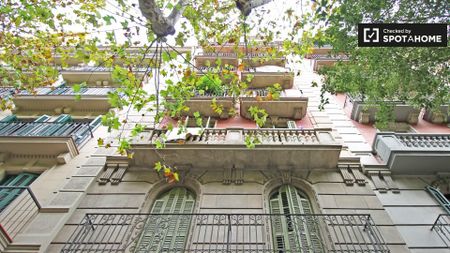 barcelona, Catalonia 08015 - Photo 3