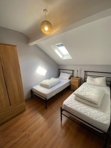 Great Accommodation, 54 Fitzroy Avenue, BT71HX, Belfast - Photo 4