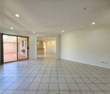 Generous living space, a practical layout, and low-maintenance outd... - Photo 3