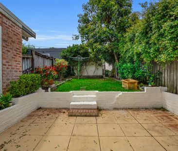 Charming Home Splashed With Natural Light - Photo 5