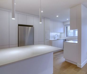 3555 Cote-des-Neiges Road, Montréal, QC - Photo 2