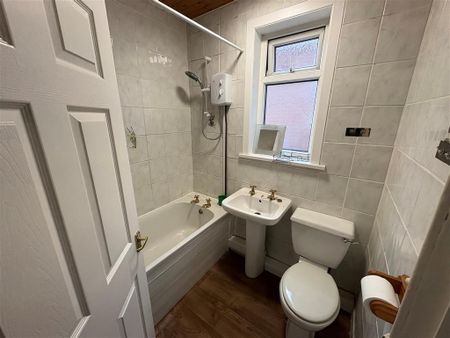 Laurel Terrace, Doncaster - Photo 2