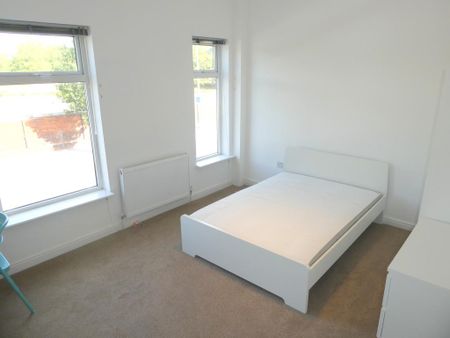 3 bedroom terraced house to rent - Photo 2
