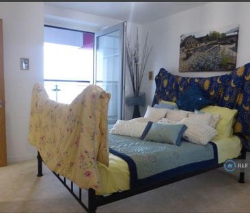 2 bedroom penthouse to rent - Photo 4