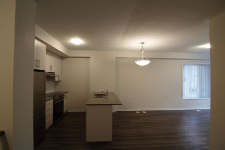 For Lease - 10 LLOYD JANES Lane Unit# TH 200, Toronto, Ontario - Photo 5