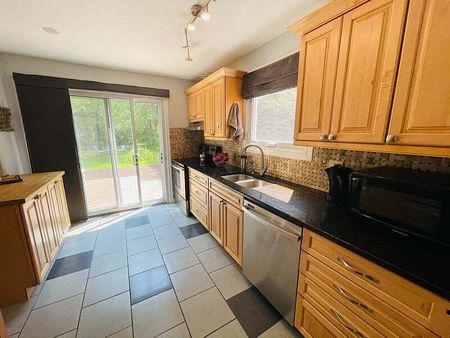 60 Glen Park Drive, Blackburn Hamlet, Ottawa, ON - Photo 2