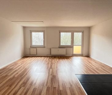 OFFENE, HELLE & MODERNE 3 RAUM-WOHNUNG – mit EBK & Balkon - Photo 1