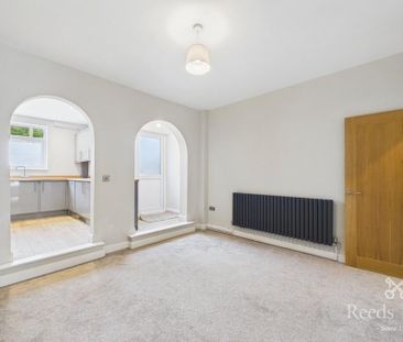 2 bedroom terraced house to rent - Photo 2