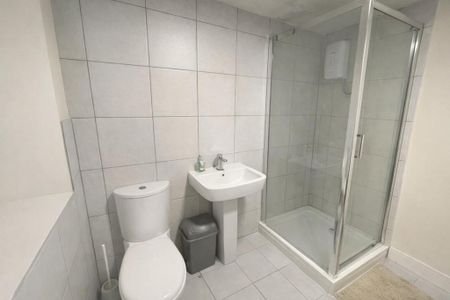 1 bedroom in a house share to rent - Photo 4