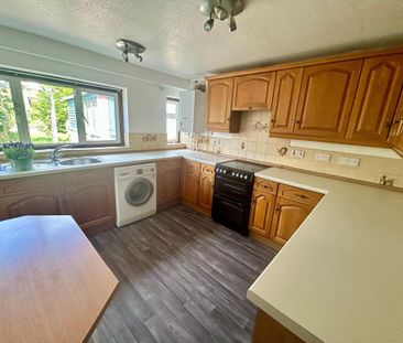 2 bedroom semi-detached bungalow to rent - Photo 5