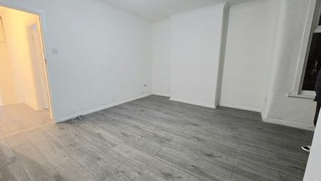 4 bedroom terraced house to rent - Photo 5