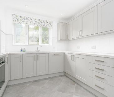 4 bedroom detached house to rent - Photo 4