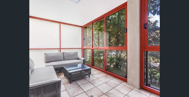 IMMACULATELY PRESENTED APARTMENT - Photo 1