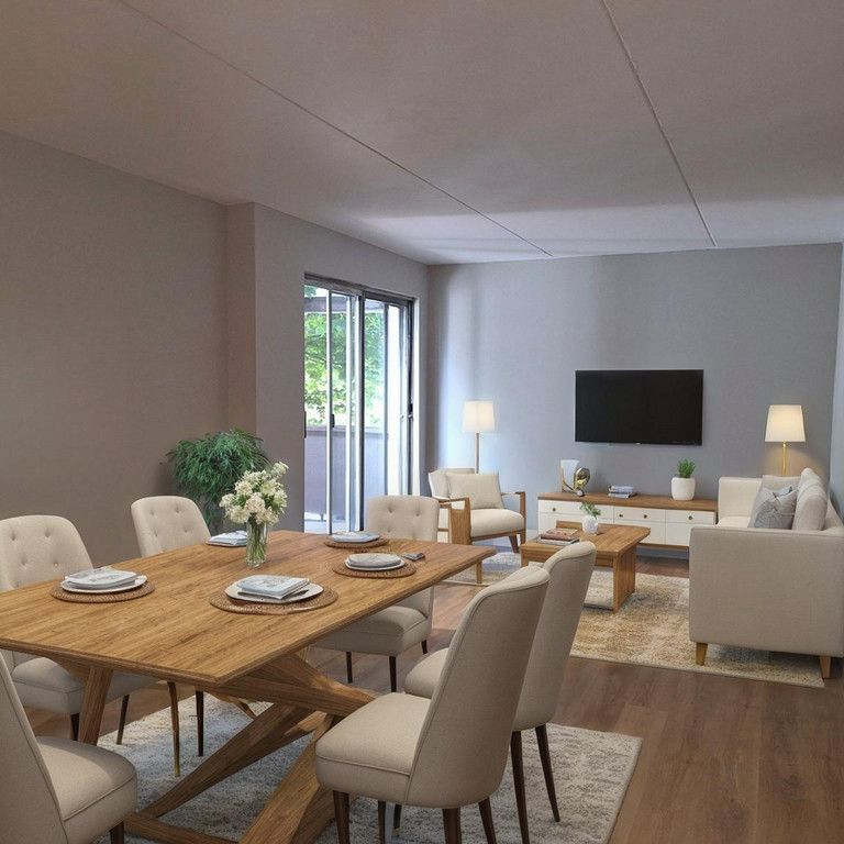 Large One Bedroom Apartment - Photo 1