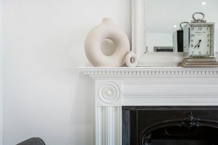 2 Bedroom Apartment, Mortlake High Street, London - Photo 2