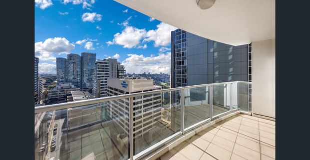 SPECTACULAR SPACE, STYLE AND PANORAMAS - Photo 1