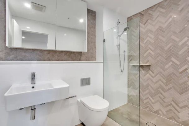 “Sleek Waterfront Luxury in the Heart of Gosford” - Photo 1