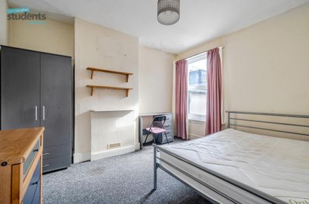 4 bedroom end of terrace house to rent - Photo 5