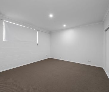 MODERN FULLY RENOVATED STUDIO- INCL WATER - Photo 2