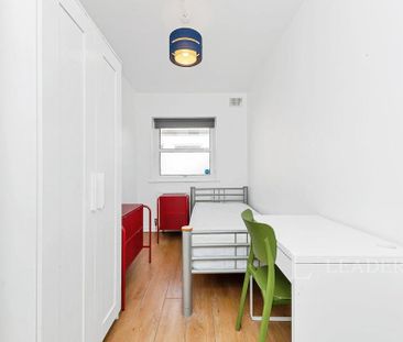 4 bedroom terraced house to rent - Photo 2