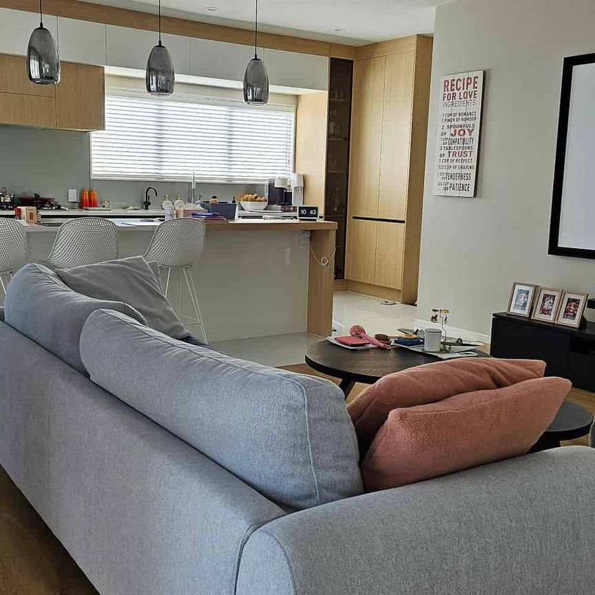 Executive 5-Bedroom 4 bathroom home - Photo 1