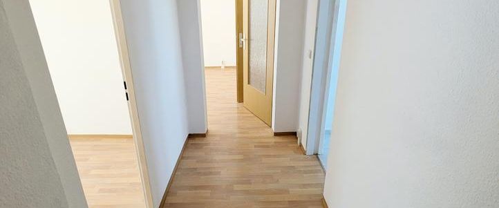 ++ einziehen & wohlfühlen - schicke 3-Raum Wohnung mit Tageslichtbad - beschauliche Gegend ++ - Photo 1