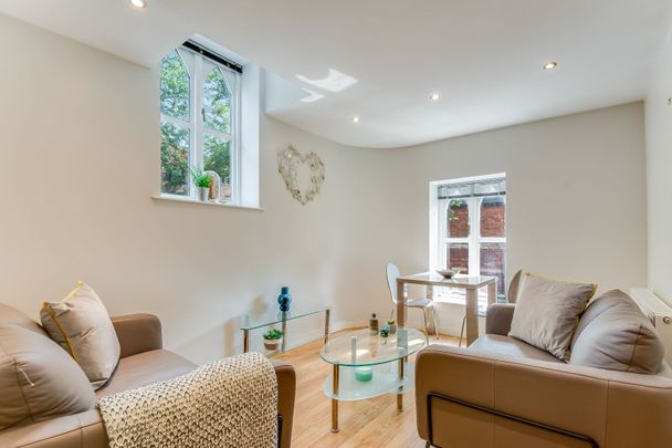 40 HYDE TERRACE Leeds - LS2 9LN - Photo 1