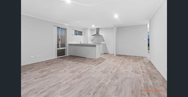 "Stunning Seaside Retreat: House for Rent in Two Rocks" - Photo 1