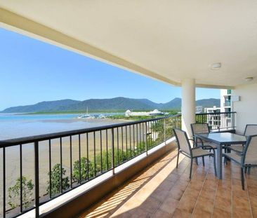 Inner city Penthouse with spectacular views of cairns waterfront! - Photo 3