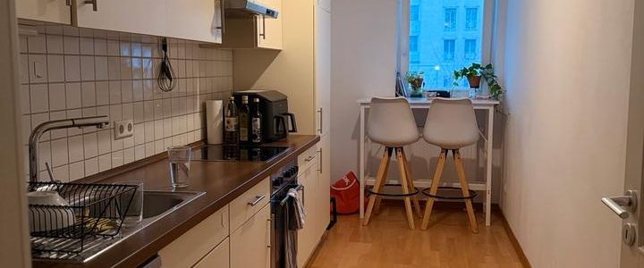 Bright 2-Room Apartment with Balcony Available for Sublet - Foto 1