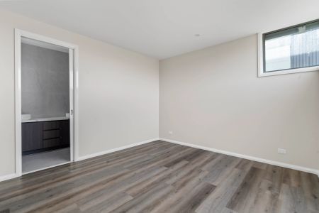 Spacious Family Living in Glenroy - Photo 4