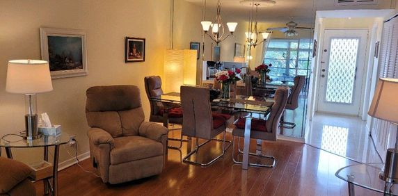 Magnifique et spacieux condo à louer situé à fortlauderdale à 15 mm des plages, du centre ville, du sawgrassmills et de l aéroport . Le condo compre - Photo 2