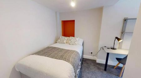 4 bedroom flat to rent - Photo 4