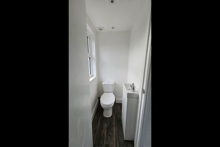 3 Bed Flat, Mabley Street, E9 - Photo 3