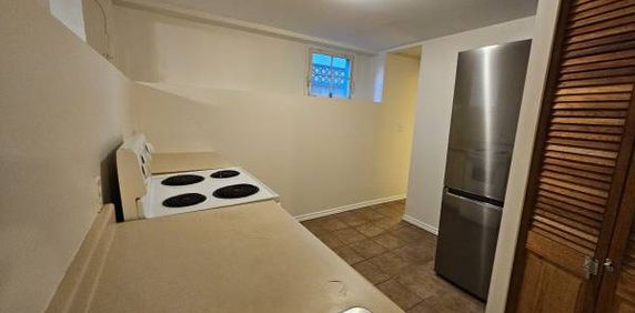 ONE BDRM BSMT SUITE IN DUNBAR, NEAR UBC - AVAILABLE NOW!!! - Photo 2