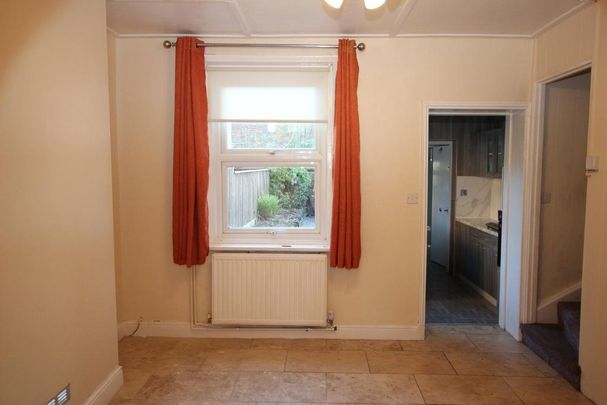 3 bedroom terraced house to rent - Photo 1