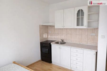 Pronájem slunného bytu 1+kk, ul.Jezdecká, Děčín - Staré Město - Photo 2