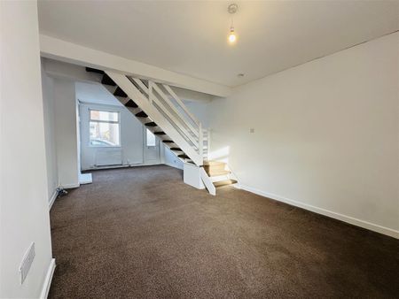 Wood Street, Warwickshire, CV12 - Photo 2