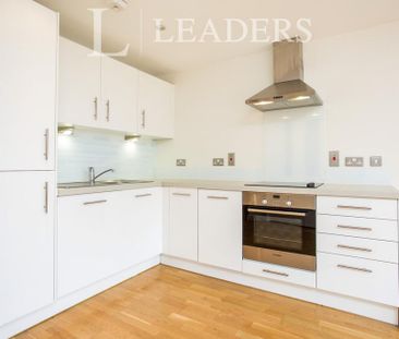 Studio to rent - Photo 2