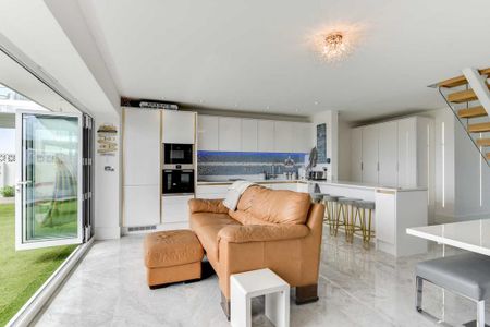 5 bedroom detached house to rent - Photo 4