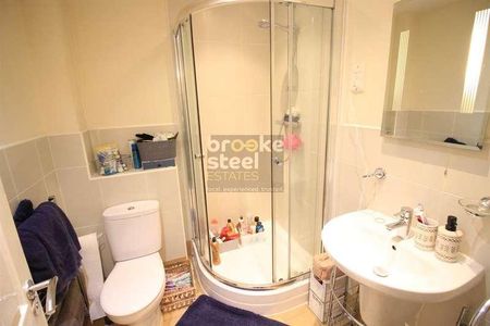 Bandy Fields Place, Broughton, Salford, M7 - Photo 4