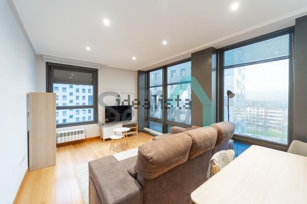 Alquiler de piso en Calle Juan Antonio Álvarez Rabanal - Photo 1