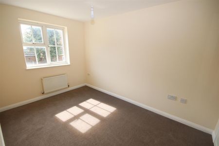 3 bedroom End Terraced to let - Photo 5