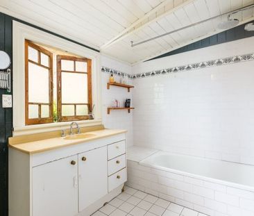 Renovated Queenslander in Great Location - Photo 3