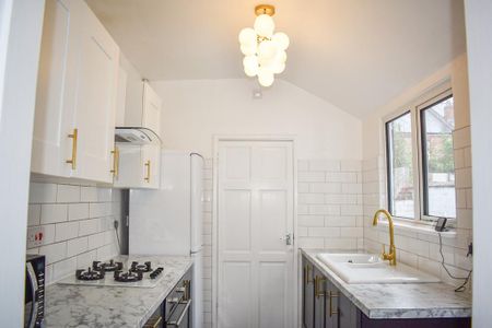 4 bedroom terraced house to rent - Photo 2